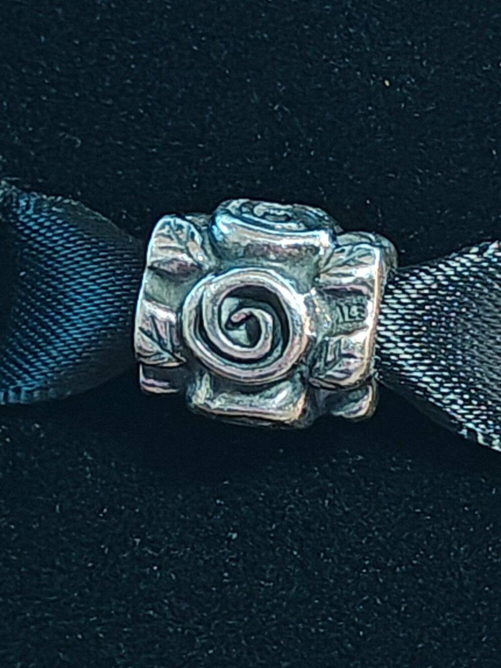 Authentic Pandora Rose Leaf Charm – 790136 Sterling Silver (Retired)